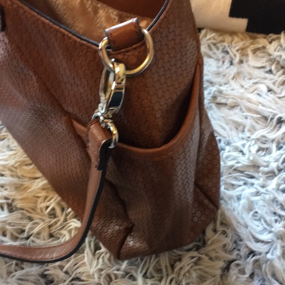 Relic vegan tote with crossbody strap - Picture 7 of 7